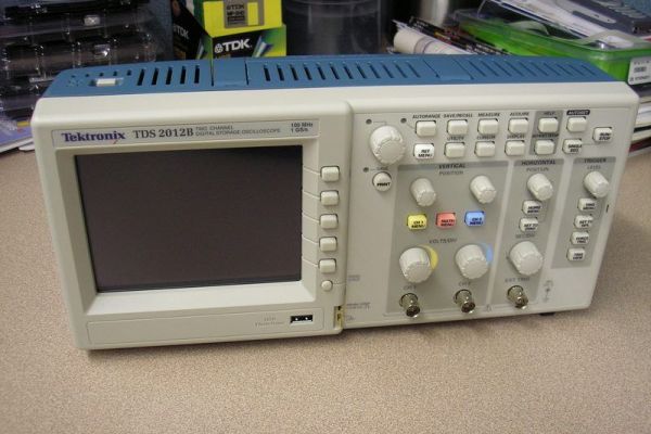 TDS2012B數字存儲示波器
