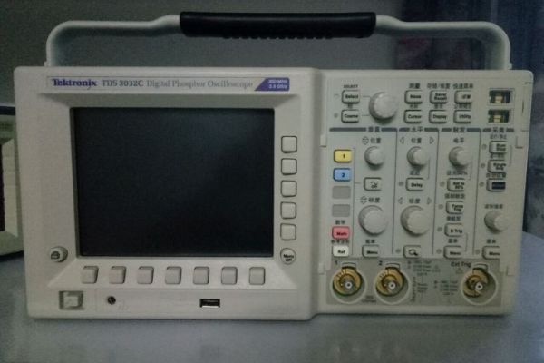 TDS3032C 300MHz 數字熒光示波器