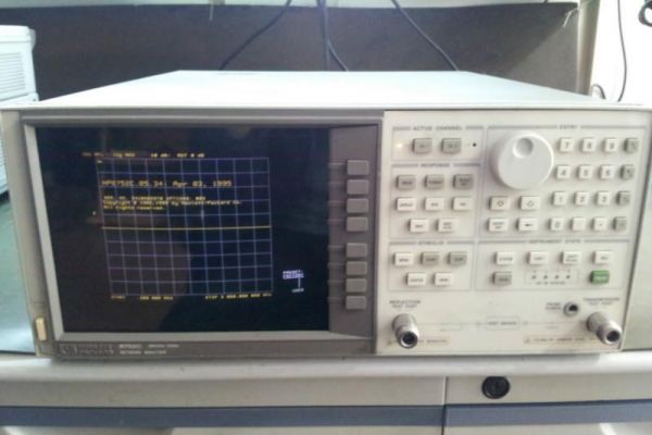 HP-8752C 射頻網(wǎng)絡(luò )分析儀